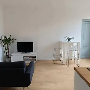  Appartement Logement Moderne 2 Pers, Parking Prive, Proche Cv